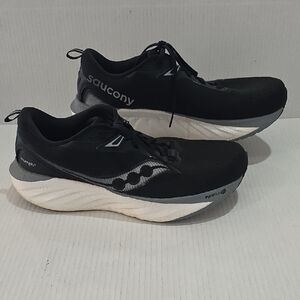 Saucony Triumph 22  Men's Black and White Athletic Sneakers Size 12